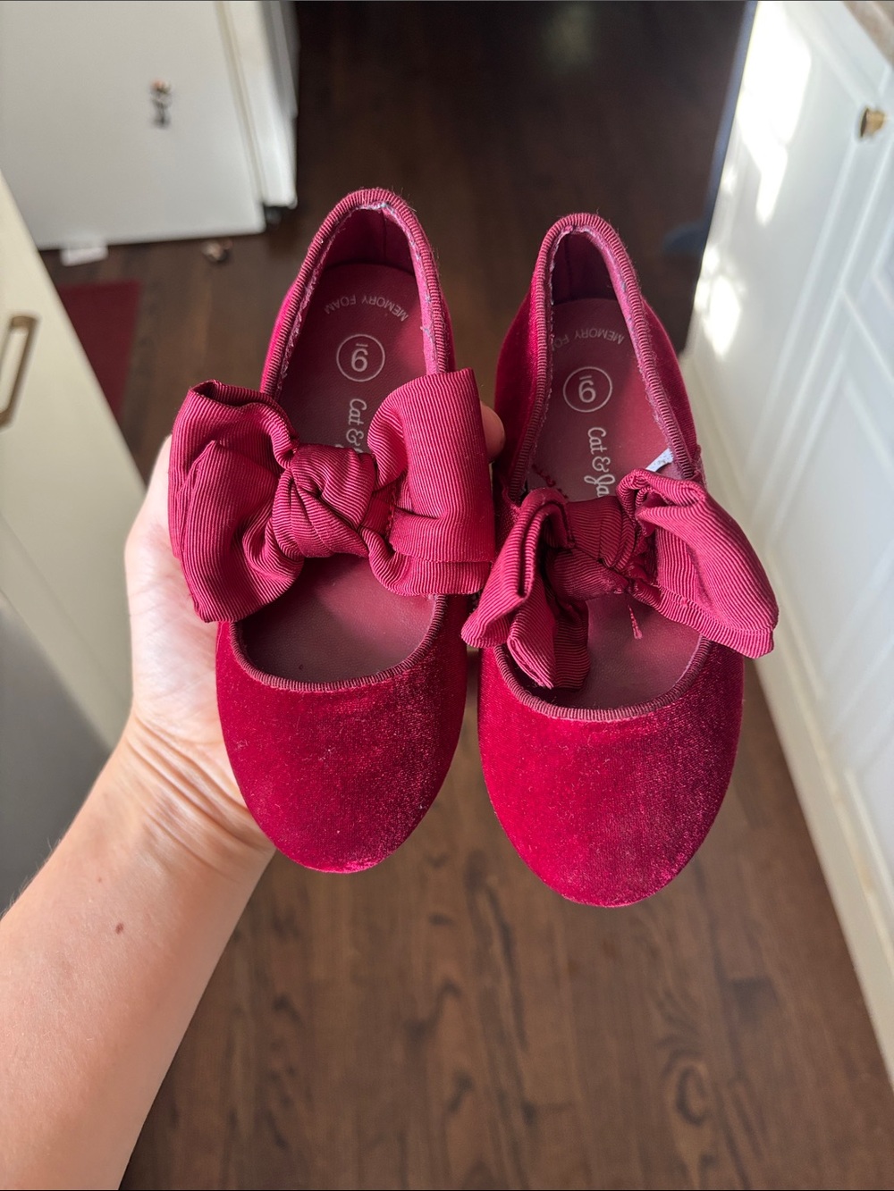 Cat & Jack Girls Burgundy Velvet Bow Mary Janes